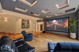 San Antonio Mansion | Jacuzzi | Fire Pit | Cinema
