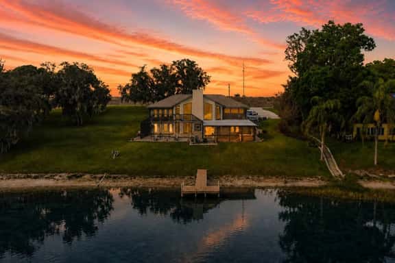 Lakefront Estate 16ppl |Pool| Sauna| Dock| Hot Tub - Image 1