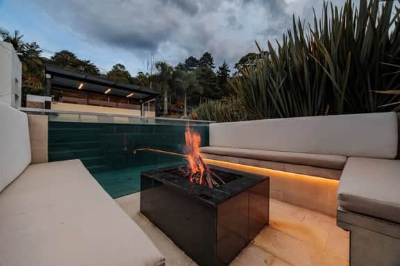 San Antonio Mansion | Jacuzzi | Fire Pit | Cinema