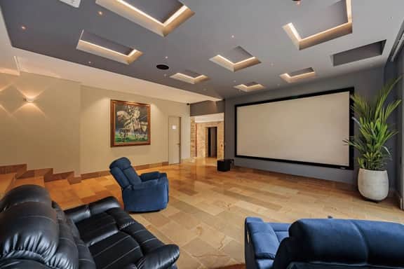 San Antonio Mansion | Jacuzzi | Fire Pit | Cinema