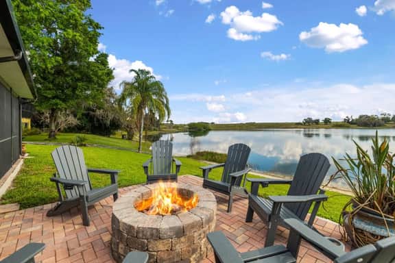 Lakefront Estate 16ppl |Pool| Sauna| Dock| Hot Tub - Image 3
