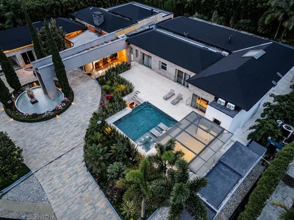 San Antonio Mansion | Jacuzzi | Fire Pit | Cinema