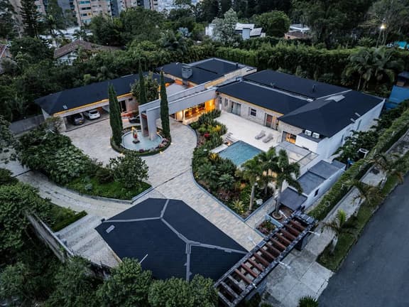 San Antonio Mansion | Jacuzzi | Fire Pit | Cinema